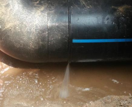 千山楼顶渗水维修公司为大家分享下千山卫生间漏水维修修补技术!